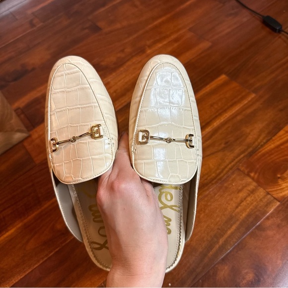 Sam Edelman Cream and Gold Flats with Textured Design - Picture 11 of 12
